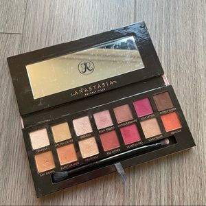 🌟 Anastasia Modern Renaissance Eyeshadow Palette